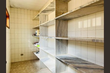 Casa para alugar com 583m², 3 quartos e 6 vagasCozinha e dispensa