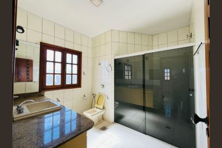 Casa para alugar com 583m², 3 quartos e 6 vagasBanheuro social