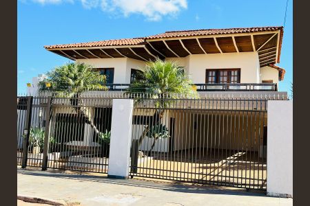 Casa para alugar com 583m², 3 quartos e 6 vagasFcahda