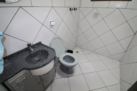 Casa para alugar com 165m², 3 quartos e 2 vagasBanheiro 1