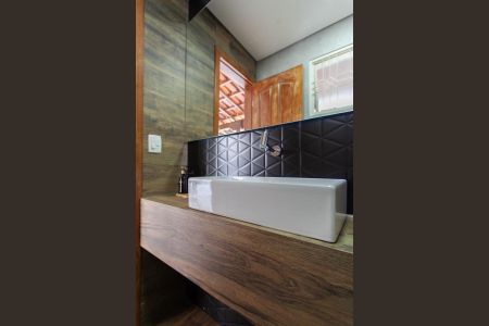 Casa à venda com 370m², 4 quartos e 2 vagasLavabo