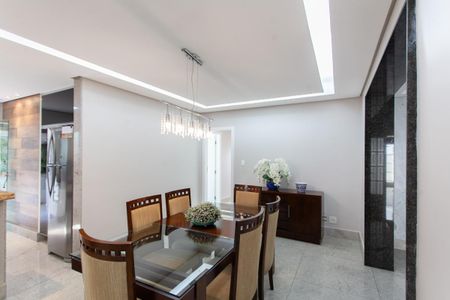 Casa à venda com 370m², 4 quartos e 2 vagasSala de Jantar