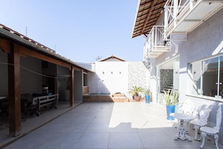Casa à venda com 370m², 4 quartos e 2 vagasQuintal