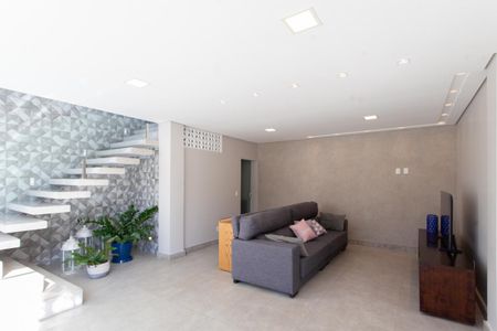 Casa à venda com 370m², 4 quartos e 2 vagasSala 2