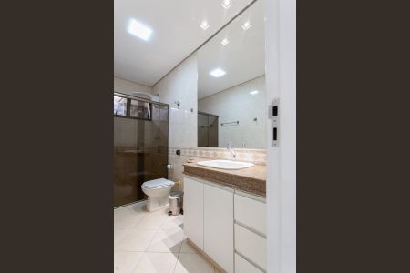 Casa à venda com 370m², 4 quartos e 2 vagasBanheiro Social