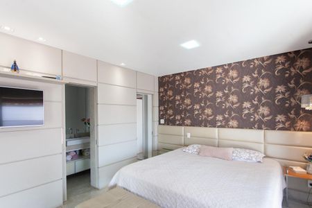 Casa à venda com 370m², 4 quartos e 2 vagasSuíte 1