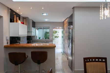 Casa à venda com 370m², 4 quartos e 2 vagasCozinha