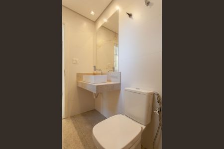 Casa à venda com 370m², 4 quartos e 2 vagasBanheiro da Suíte 2