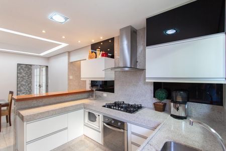 Casa à venda com 370m², 4 quartos e 2 vagasCozinha