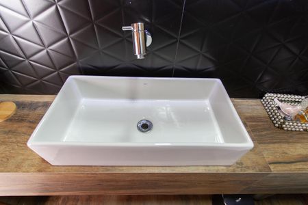 Casa à venda com 370m², 4 quartos e 2 vagasLavabo