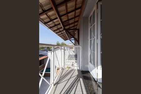 Casa à venda com 370m², 4 quartos e 2 vagasSacada do Quarto 1