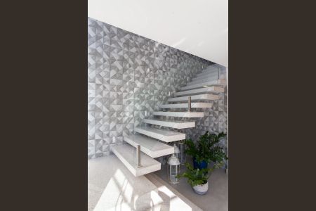 Casa à venda com 370m², 4 quartos e 2 vagasEscada