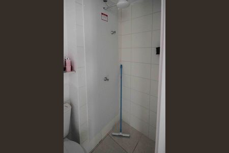 Banheiro de apartamento para alugar com 2 quartos, 36m² em Conjunto Habitacional Teotonio Vilela, São Paulo