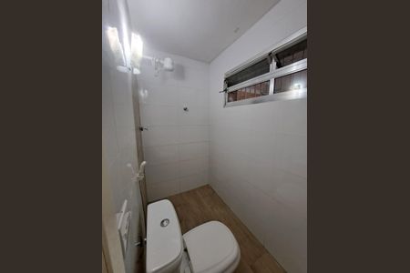 Casa para alugar com 130m², 2 quartos e 2 vagas Casa para alugar com 130m², 2 quartos e 2 vagasBanheiro