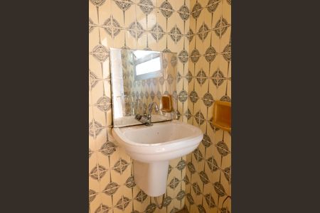 Casa para alugar com 130m², 2 quartos e 2 vagas Casa para alugar com 130m², 2 quartos e 2 vagasBanheiro de Serviço