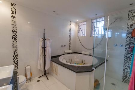 Casa à venda com 276m², 3 quartos e 2 vagas Casa à venda com 276m², 3 quartos e 2 vagasBanheiro da Suíte 2