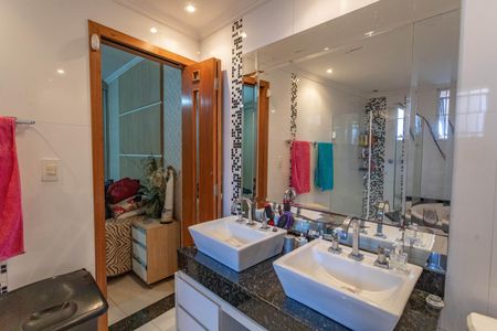 Casa à venda com 276m², 3 quartos e 2 vagas Casa à venda com 276m², 3 quartos e 2 vagasBanheiro da Suíte 2