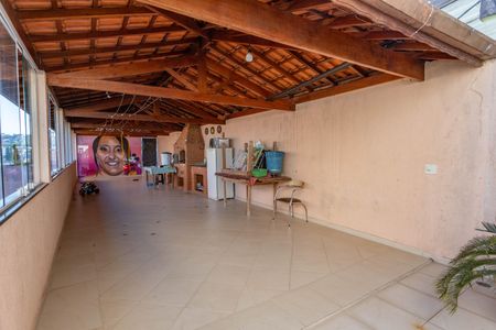 Casa à venda com 276m², 3 quartos e 2 vagas Casa à venda com 276m², 3 quartos e 2 vagasÁrea Externa