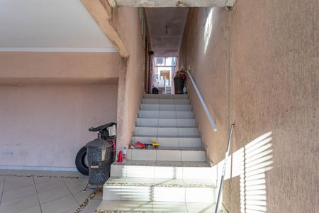 Casa à venda com 276m², 3 quartos e 2 vagas Casa à venda com 276m², 3 quartos e 2 vagasEscada