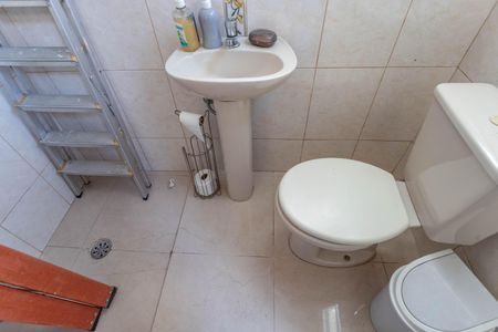 Casa à venda com 276m², 3 quartos e 2 vagas Casa à venda com 276m², 3 quartos e 2 vagasBanheiro de Serviço