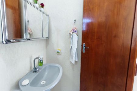 Casa à venda com 107m², 2 quartos e 1 vagaBanheiro