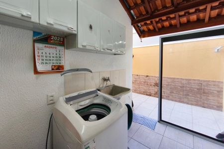 Casa à venda com 107m², 2 quartos e 1 vagaÁrea de Serviço