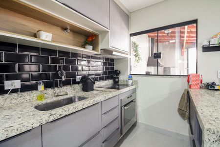 Casa para alugar com 80m², 2 quartos e 2 vagas Casa para alugar com 80m², 2 quartos e 2 vagasCozinha