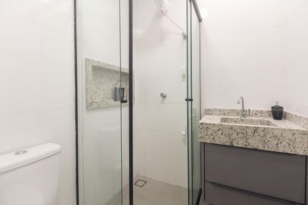 Casa para alugar com 80m², 2 quartos e 2 vagas Casa para alugar com 80m², 2 quartos e 2 vagasBanheiro Suíte 2