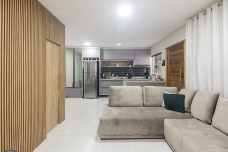 Casa para alugar com 80m², 2 quartos e 2 vagas Casa para alugar com 80m², 2 quartos e 2 vagasSala