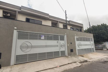 Casa para alugar com 80m², 2 quartos e 2 vagas Casa para alugar com 80m², 2 quartos e 2 vagasFachada