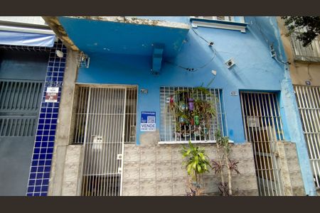 Casa à venda com 150m², 3 quartos e sem vaga Casa à venda com 150m², 3 quartos e sem vagaFachada