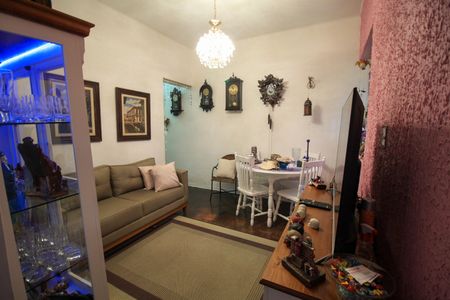 Casa à venda com 150m², 3 quartos e sem vaga Casa à venda com 150m², 3 quartos e sem vagaSala