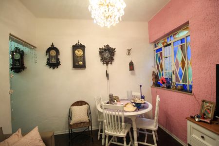 Casa à venda com 150m², 3 quartos e sem vaga Casa à venda com 150m², 3 quartos e sem vagaSala