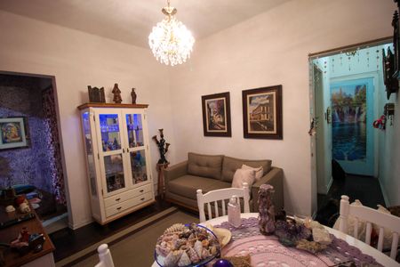 Casa à venda com 150m², 3 quartos e sem vaga Casa à venda com 150m², 3 quartos e sem vagaSala