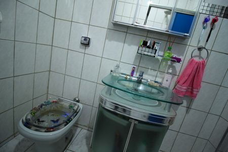 Casa à venda com 150m², 3 quartos e sem vaga Casa à venda com 150m², 3 quartos e sem vagaBanheiro