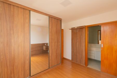 Apartamento à venda com 164m², 4 quartos e 4 vagasQuarto 2