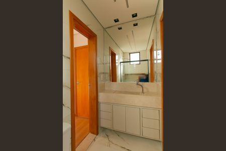 Apartamento à venda com 164m², 4 quartos e 4 vagasBanheiro da Suíte 2