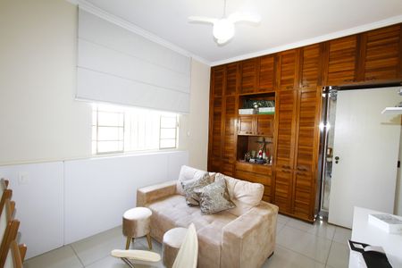 Casa à venda com 224m², 4 quartos e 3 vagasEscritório