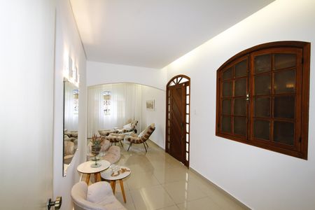 Sala de casa à venda com 4 quartos, 224m² em Salgado Filho, Belo Horizonte