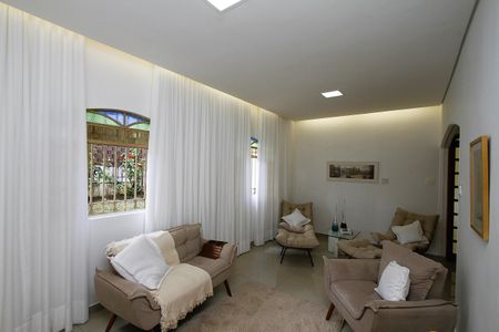 Casa à venda com 224m², 4 quartos e 3 vagasSala