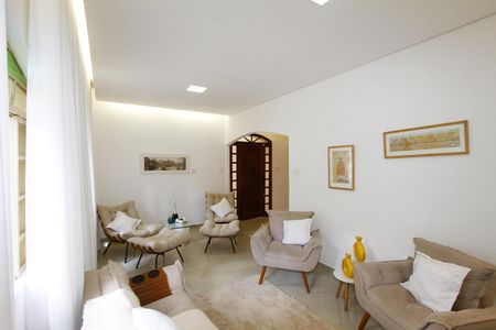 Casa à venda com 224m², 4 quartos e 3 vagasSala