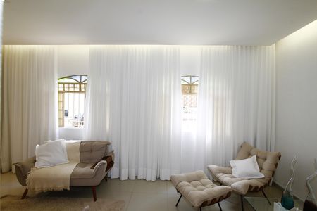 Casa à venda com 224m², 4 quartos e 3 vagasSala