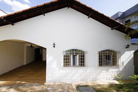 Casa à venda com 224m², 4 quartos e 3 vagasFachada