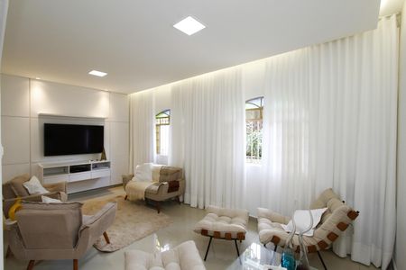 Sala de casa à venda com 4 quartos, 224m² em Salgado Filho, Belo Horizonte