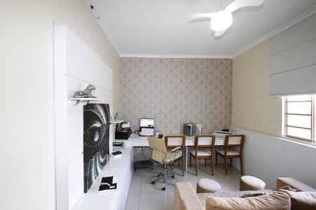 Casa à venda com 224m², 4 quartos e 3 vagasEscritório