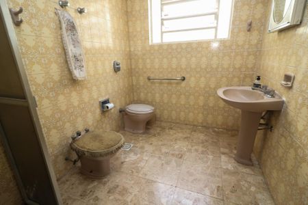 Casa à venda com 251m², 3 quartos e 2 vagas Casa à venda com 251m², 3 quartos e 2 vagasBanheiro 2