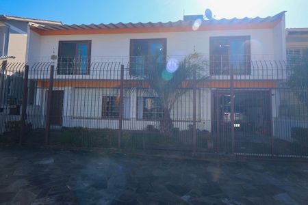 Casa à venda com 251m², 3 quartos e 2 vagas Casa à venda com 251m², 3 quartos e 2 vagasFachada