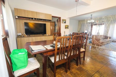 Casa à venda com 251m², 3 quartos e 2 vagas Casa à venda com 251m², 3 quartos e 2 vagasSala de Jantar