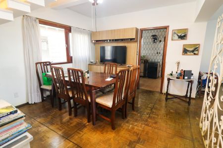 Casa à venda com 251m², 3 quartos e 2 vagas Casa à venda com 251m², 3 quartos e 2 vagasSala de Jantar