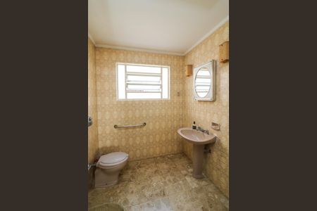 Casa à venda com 251m², 3 quartos e 2 vagas Casa à venda com 251m², 3 quartos e 2 vagasBanheiro 2